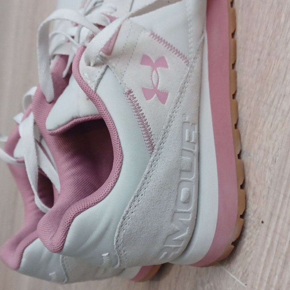 Size 9.5 - UNDER ARMOUR sneakers. White & pink gym shoes. Round toe lace closure - Picture 4 of 16